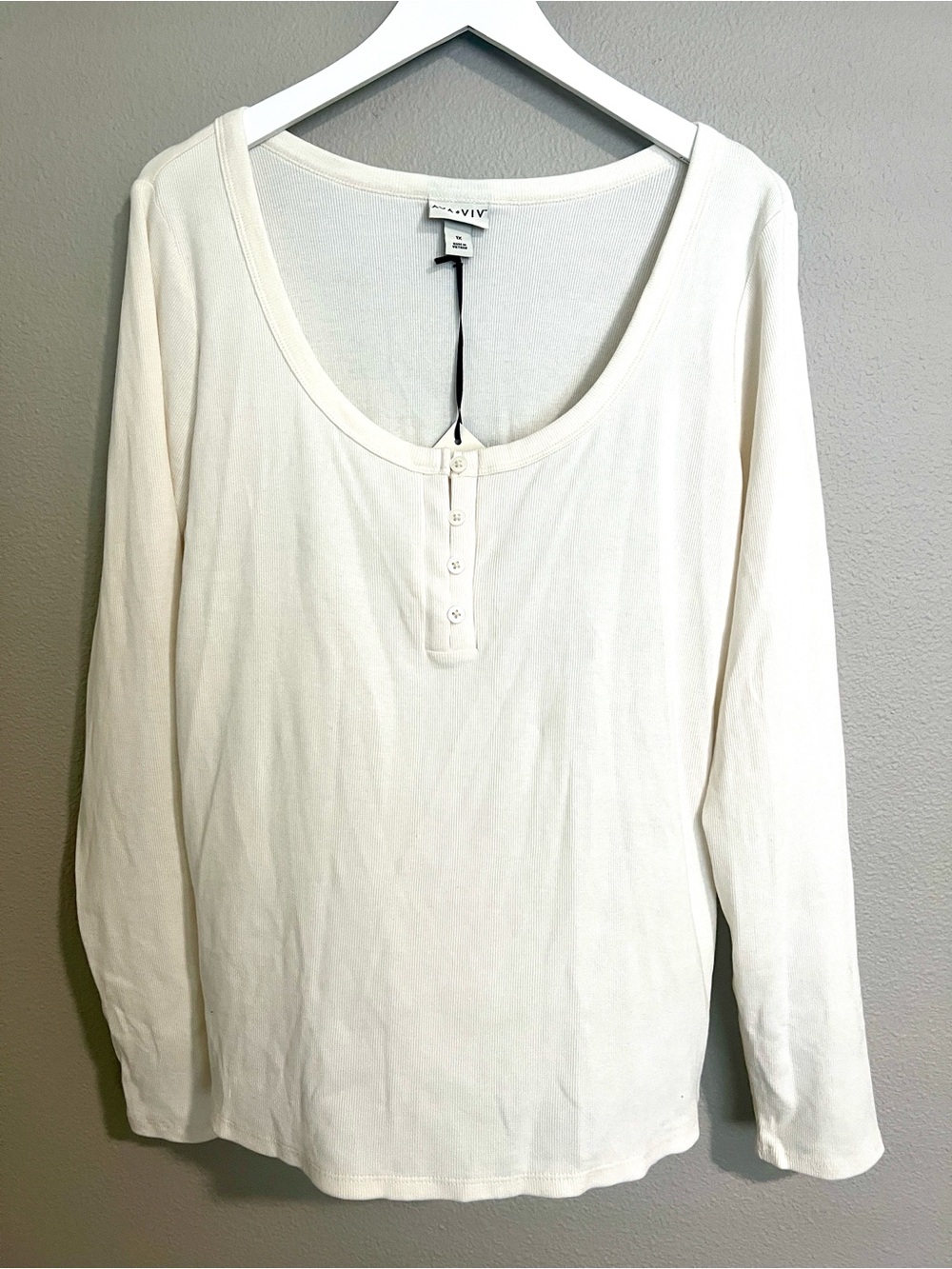 NWT Ava & Viv Cream Scoop Neck Henley Long Sleeve Top